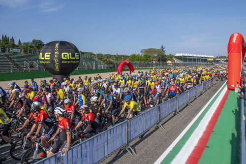 Record di presenze per il Suzuki Bike Day 2024. Davide Cassani: “Siamo orgogliosi di aver portato il Tour de France in Italia”.